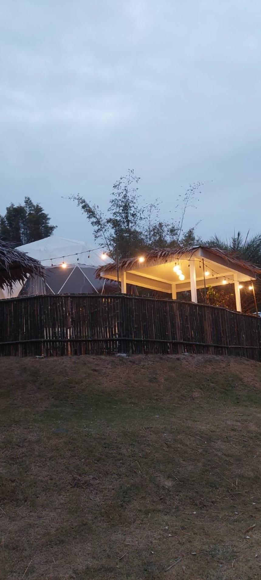 Hotel นรดีฮิวล์ รีสอร์ต เขาแผงม้า วังน้ำเขียว Ban Sap Bon  Esterno foto